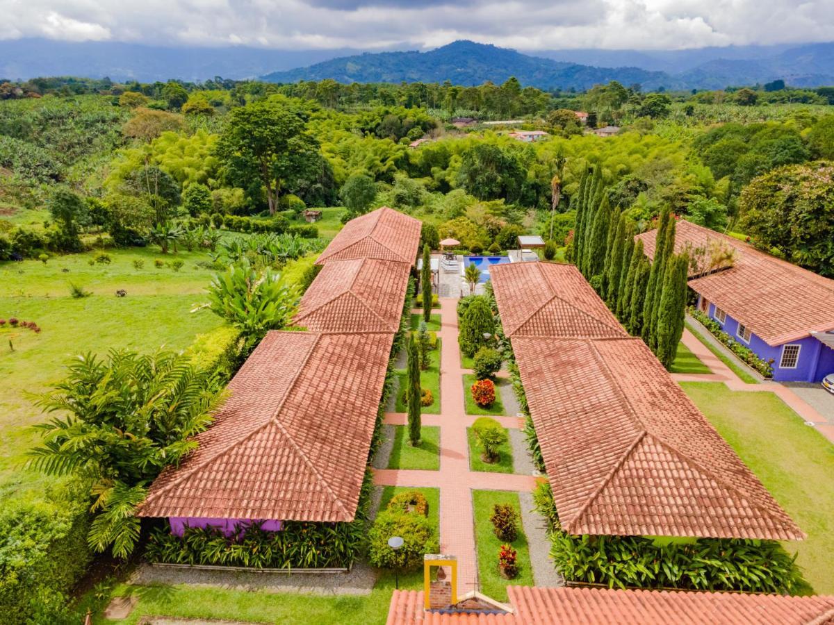 Hotel Campestre Solar De La Luna Albania  Exterior photo