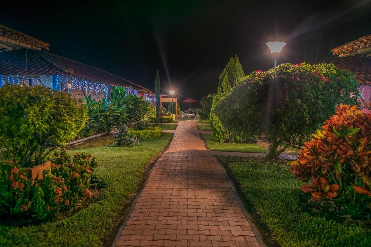 Hotel Campestre Solar De La Luna Albania  Exterior photo